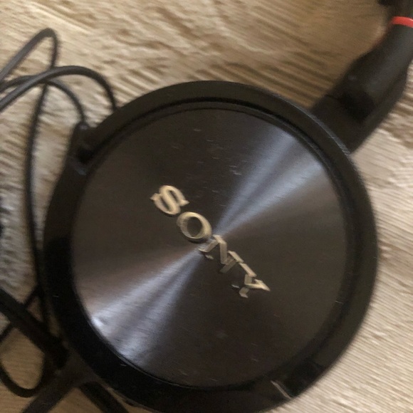 Sony professional audio/studio headphones. Great sound for business or pleasure - Picture 5 of 5